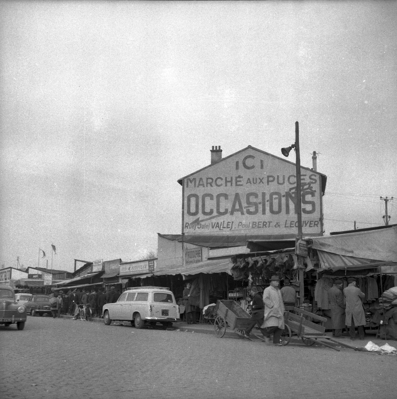 Marché aux Puces de Saint-Ouen © Marcelle Vallet (1907-2000)